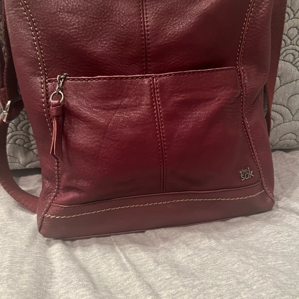 The sak leather cross bag minor coloring on interior top from the bag rubbing